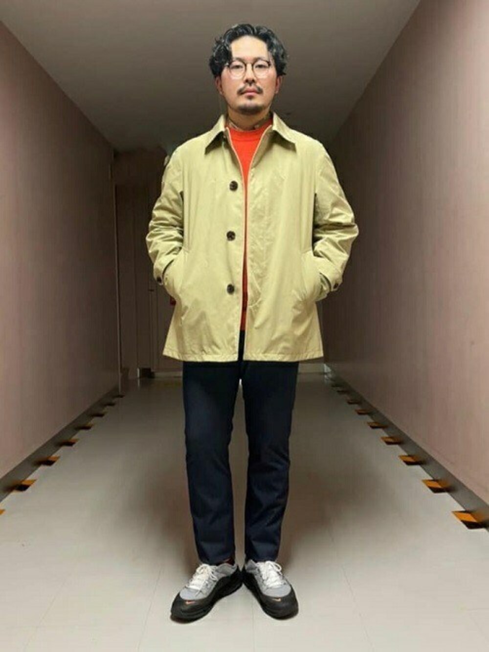「ブルゾン、デニム、ステンカラー、タケオキクチ(TAKEO KIKUCHI)、TAKEO KIKUCHI」｜「TAKEO KIKUCHIの耐久撥水 ショートステンカラーブルゾン（ブルゾン、ベージュ系）」を使った、TAKEO KIKUCHIさん（メンズ・173cm）の冬コーディネートの1枚目の写真