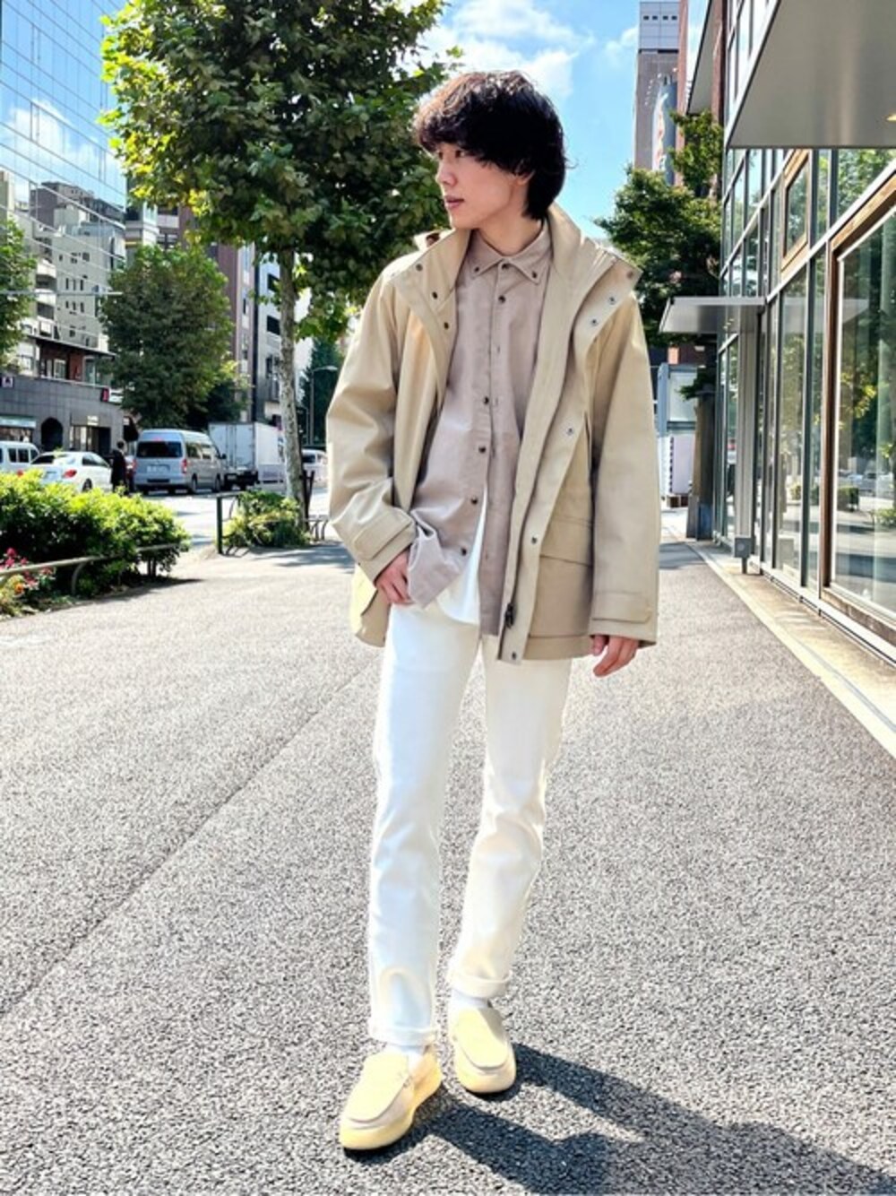 「ブルゾン、ベージュコーデ」｜「TAKEO KIKUCHIの2WAY フード ブルゾン（ブルゾン、ベージュ系）」を使った、TAKEO KIKUCHIさん（メンズ・172cm）の秋コーディネートの1枚目の写真
