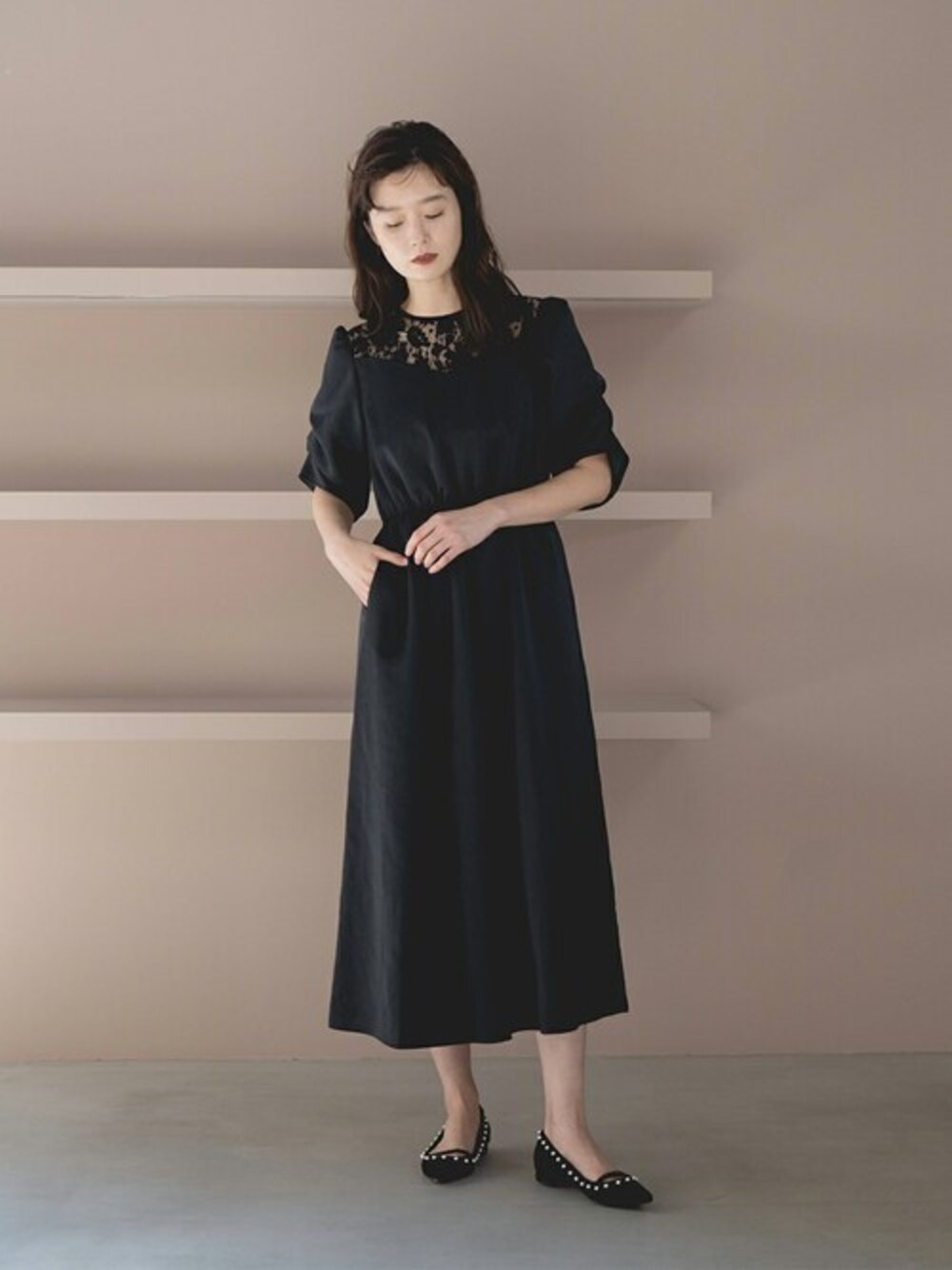 「ワンピース、dress、きれいめコーディネート、フォーマル、結婚式、春コーデ、結婚式二次会スタイル、お呼ばれスタイル、謝恩会、kaene」｜「kaeneのレースコンビドレス（ドレス、ブラック系）」を使った、kaeneSTAFFさん（レディース・166cm）の春コーディネートの1枚目の写真