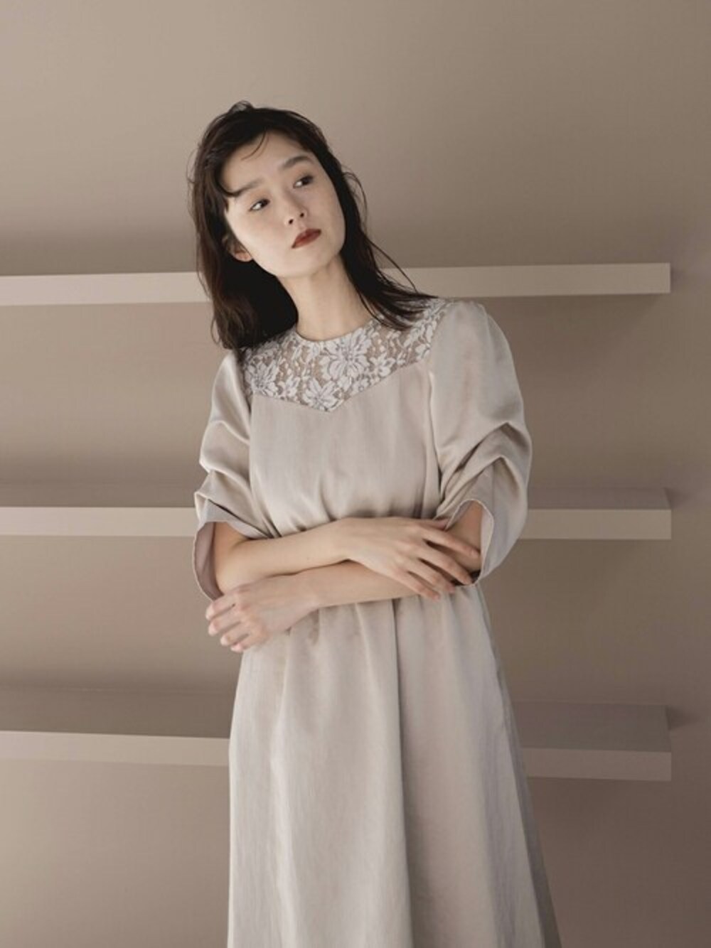 「ワンピース、dress、パーティースタイル、フォーマル、結婚式、オケージョン、春コーデ、結婚式二次会スタイル、お呼ばれスタイル、kaene」｜「kaeneのレースコンビドレス（ドレス、ベージュ系）」を使った、kaeneSTAFFさん（レディース・166cm）の春コーディネートの1枚目の写真