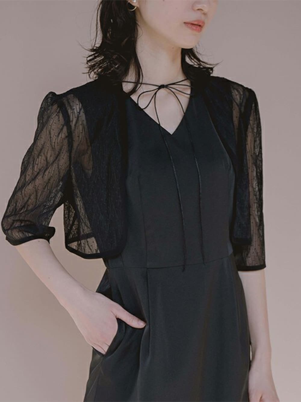 「dress、パーティースタイル、結婚式、オケージョン、結婚式二次会スタイル、お呼ばれスタイル、謝恩会、kaene、フォーマル/セレモニー、同窓会ドレス」｜「kaeneのボレロレイヤードドレス（ドレス、ブラック系）」を使った、kaeneSTAFFさん（レディース・160cm）の春コーディネートの1枚目の写真