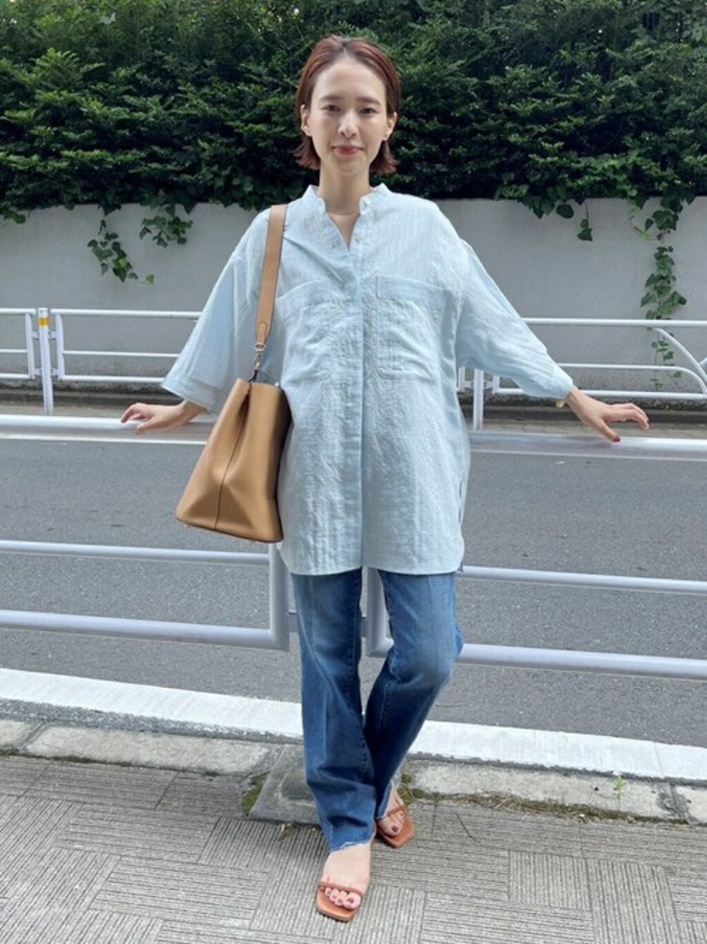 「ブラウス、ブルー、スピック＆スパン、30代、Spick & Span(Spick & Span)、20代、骨格ウェーブ」｜「Spick & SpanのACAR ストライプチュニックシャツ（シャツ/ブラウス、ブルー系）」を使った、moritaさん（レディース・153cm）の夏コーディネートの1枚目の写真