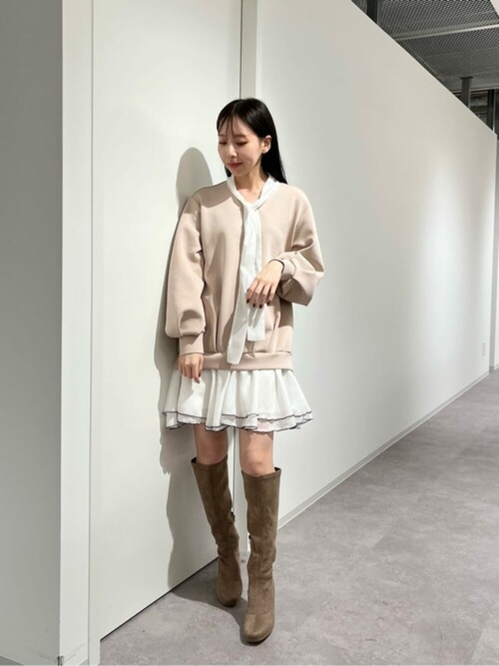 JILL BY JILLSTUART ボウタイ付き裾フレアワンピース ベージュ