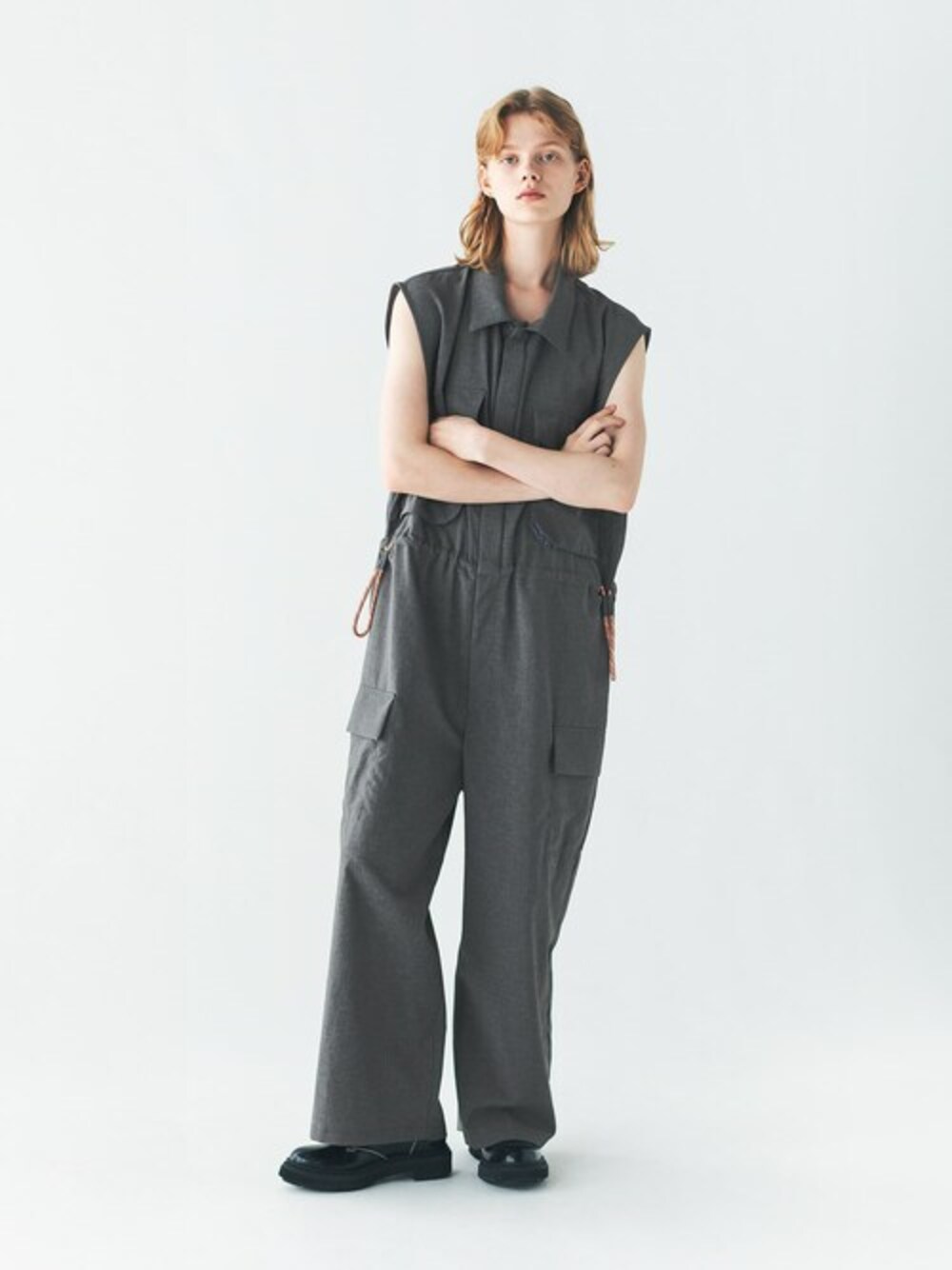 「オーバーオール、ワイドパンツ、ジャンプスーツ、ノースリーブシャツ、ノースリーブワンピース、機能性素材、F/CE.、エフシーイー」｜「F/CE. のF/CE. HARD TWIST JUMPSUIT / エフシーイー ハード ツイスト ジャンプスーツ（パンツドレス、グレー系）」を使った、F/CE.さん（レディース・172cm）の春コーディネートの1枚目の写真