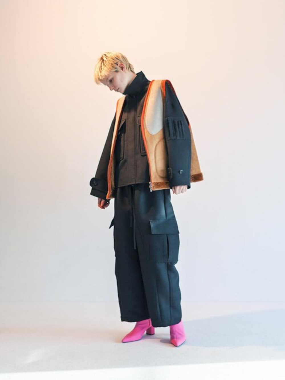 「セットアップ、ベスト、レイヤードスタイル、カーゴパンツ、ボアベスト、ワイドパンツ、ライトアウター、秋コーデ、F/CE.、エフシーイー」｜「F/CE. のF/CE. TECH TWILL NEW FIELD JACKET / エフシーイー テックツイル ニュー フィールド ジャケット（ブルゾン、グレー系）」を使った、F/CE.さん（レディース・175cm）の秋コーディネートの1枚目の写真