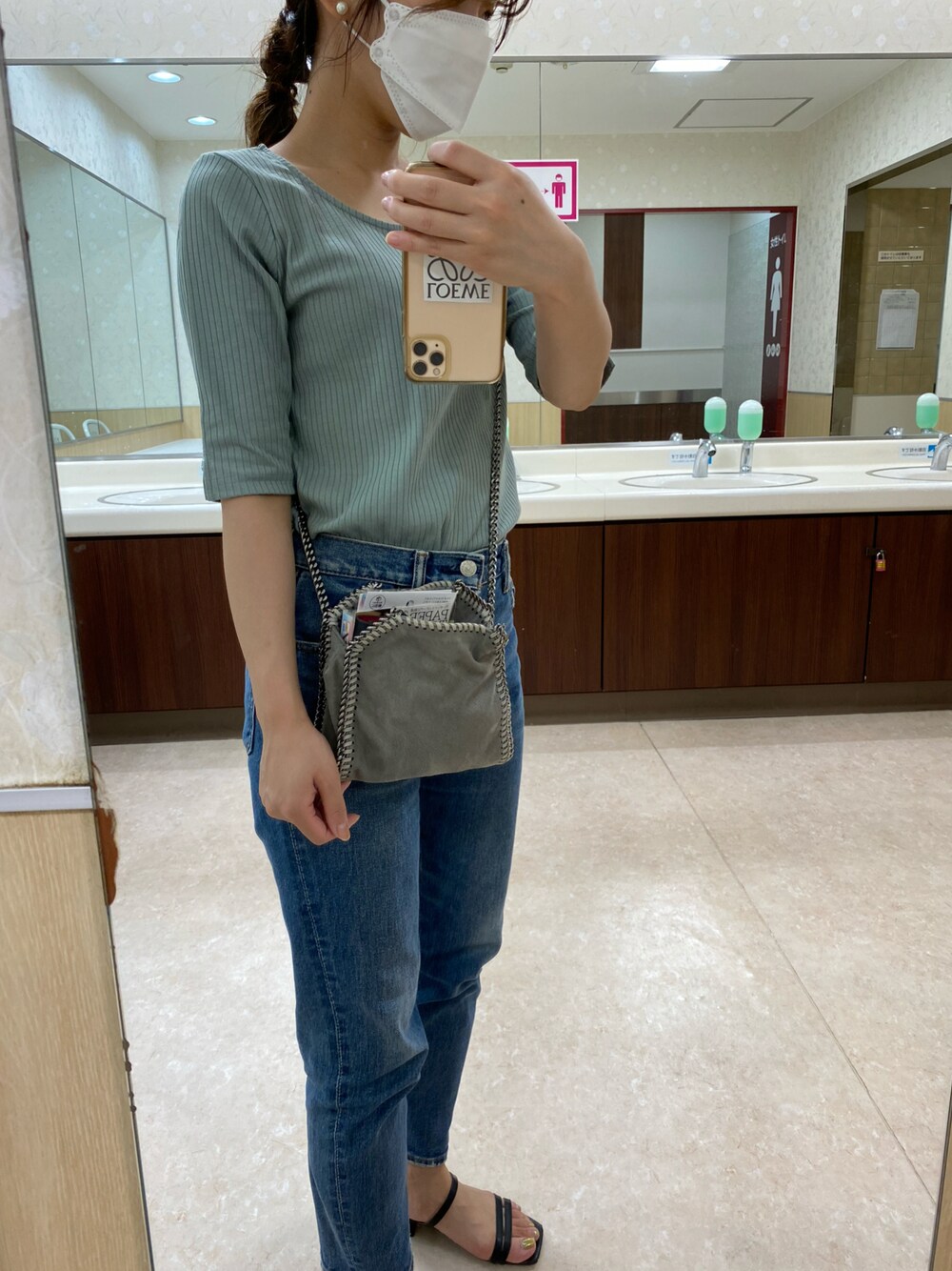 「カジュアル、シンプル、低身長コーデ、プチプラ、デニムパンツ、シンプルコーデ」｜「GUのアイテム（トップス、グリーン系）」を使った、rrrrrhさん（レディース・150cm）の秋コーディネートの1枚目の写真