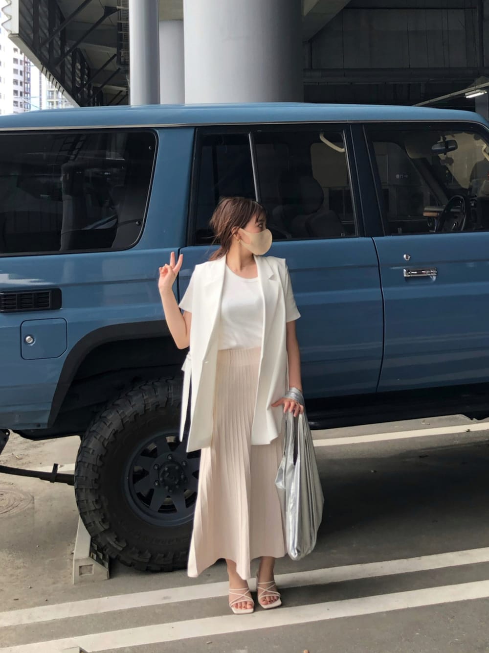 「シンプル、秋のコーデ、ロングスカート、大人コーデ、ootd、カジュアルコーデ、おしゃれさんと繋がりたい、ラブアンドピース2021」｜「Mila Owenのウエストゴムランダムプリーツロングスカート（スカート、ホワイト系）」を使った、yuithinnさん（レディース・152cm）の秋コーディネートの1枚目の写真