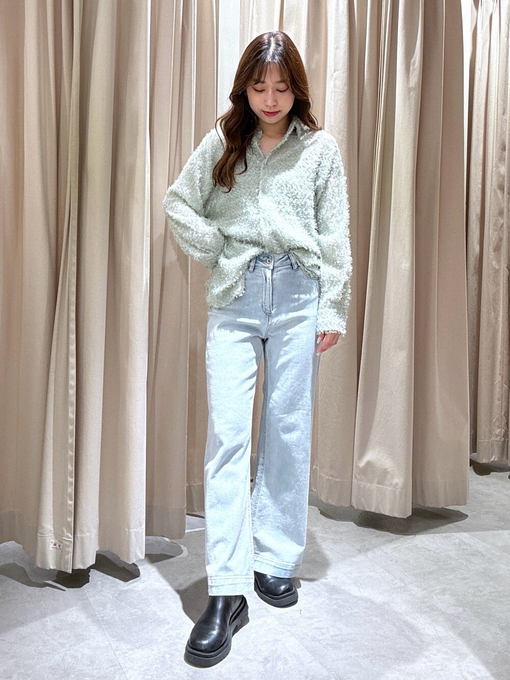 「デニム、デニムパンツ、ワイドデニム、シャツ」｜「FREE'S MARTの【Sシリーズ対応】◇ベーシックワイドデニムパンツ（デニムパンツ、ブルー系）」を使った、freesnatsukiさん（レディース・167cm）の春コーディネートの1枚目の写真