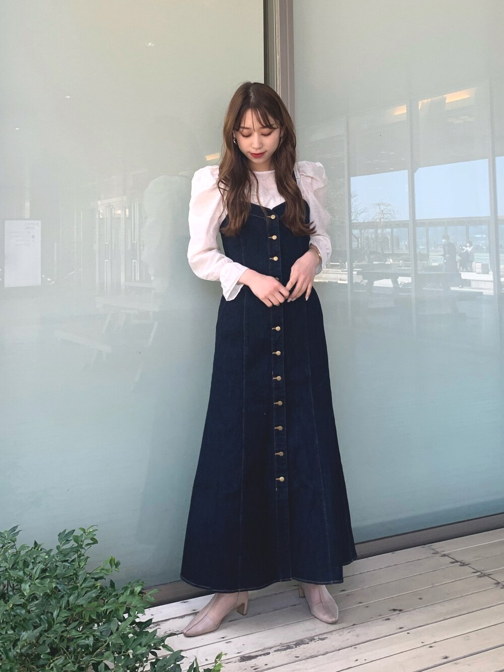 「デニムワンピース、ロングワンピース、デニム、大人かわいい、夏コーデ、大人ガーリー、ブラウス」｜「FREE'S MARTのバックリボンマーメイドデニムジャンパースカート（ジャンパースカート、ブルー系）」を使った、freesnatsukiさん（レディース・167cm）の夏コーディネートの1枚目の写真