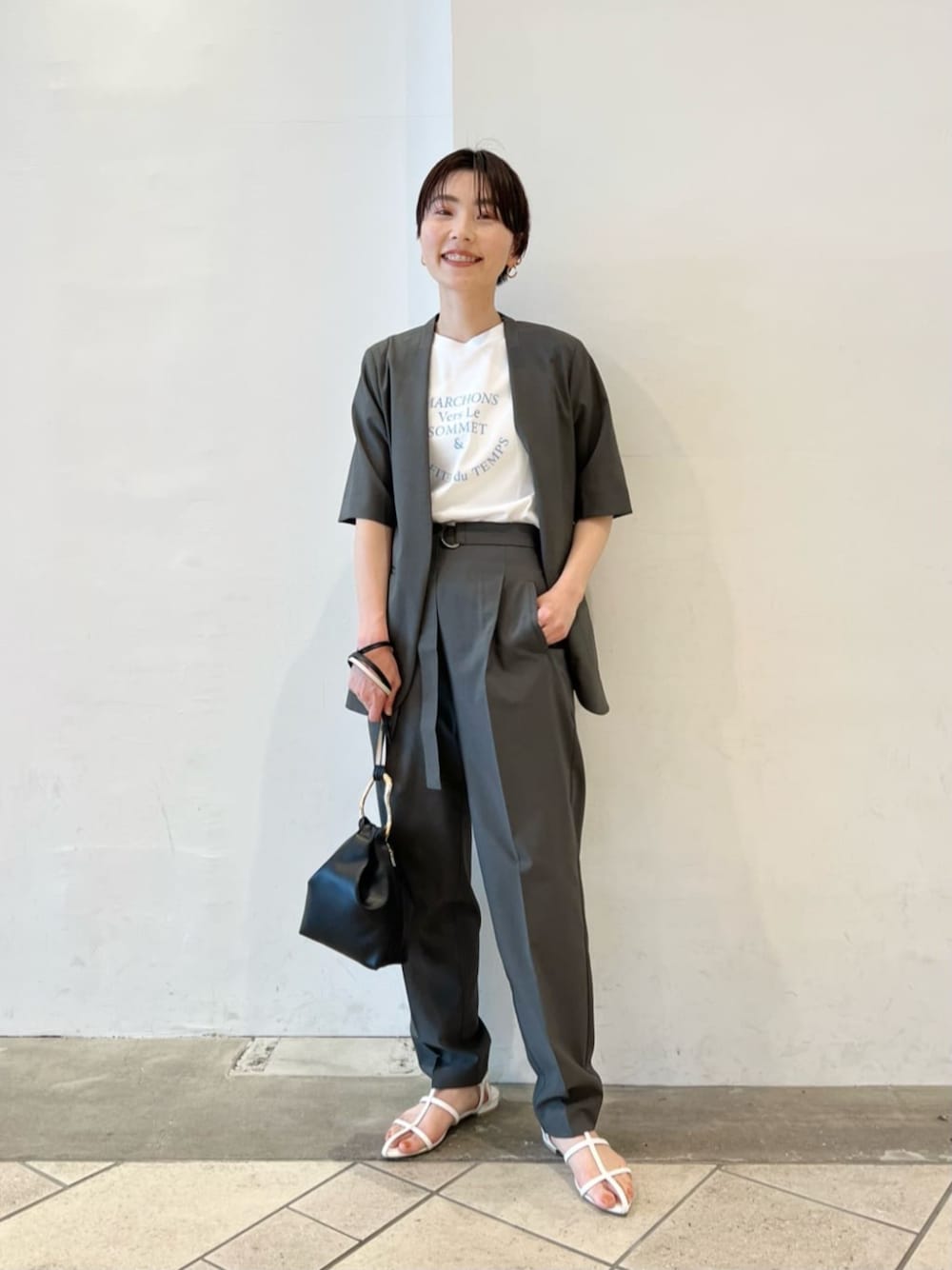 「ジャケット、セットアップ、モード、トレンド、骨格_ウェーブ、パーソナルカラー_SUMMER、サンダル、Tシャツ、夏服」｜「JAMIRAYの＜JAMIRAY＞シルバービーズ ネックレス/SILVER 925（ネックレス、シルバー系）」を使った、上中（kaminaka）さん（レディース・158cm）の春コーディネートの1枚目の写真