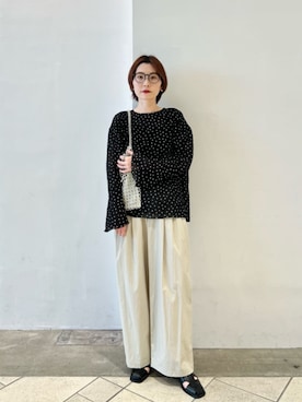 「BEAUTY&YOUTH UNITED ARROWS(ビューティーアンドユースユナイテッドアローズ)のナイロンコットン ワイドタックパンツ ウォッシャブル(その他パンツ、ベージュ系)」を使った、上中(kaminaka)さん(レディース・158cm)の春コーディネート