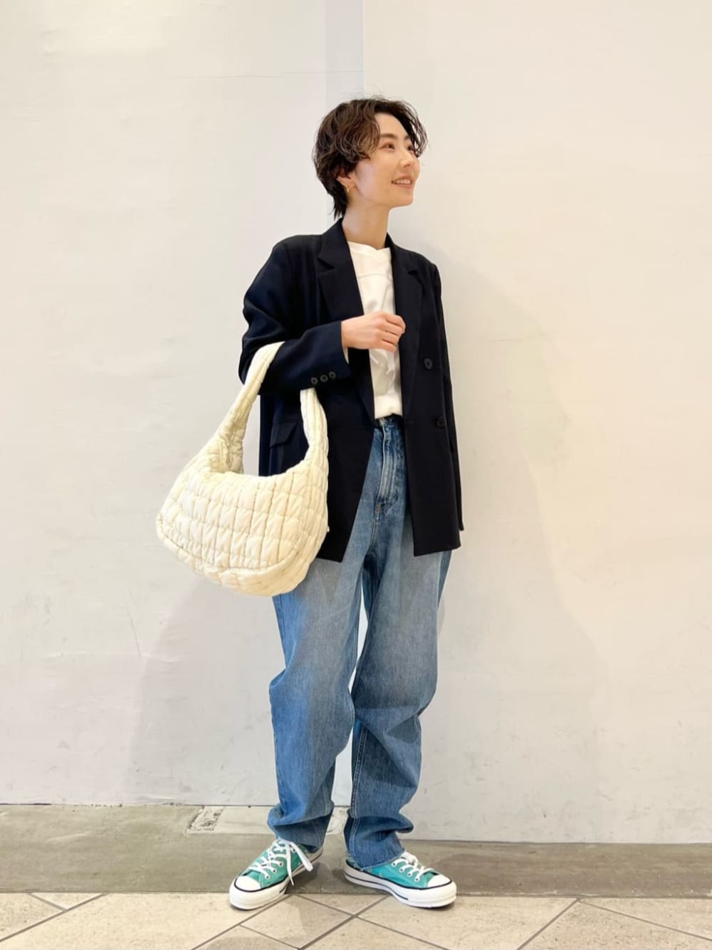 「ベーシック/トラッド、トレンド、骨格_ウェーブ、パーソナルカラー_SUMMER」｜「BEAUTY&YOUTH UNITED ARROWSのリネンライク ダブルジャケット（テーラードジャケット、ブルー系）」を使った、上中（kaminaka）さん（レディース・158cm）の春コーディネートの1枚目の写真