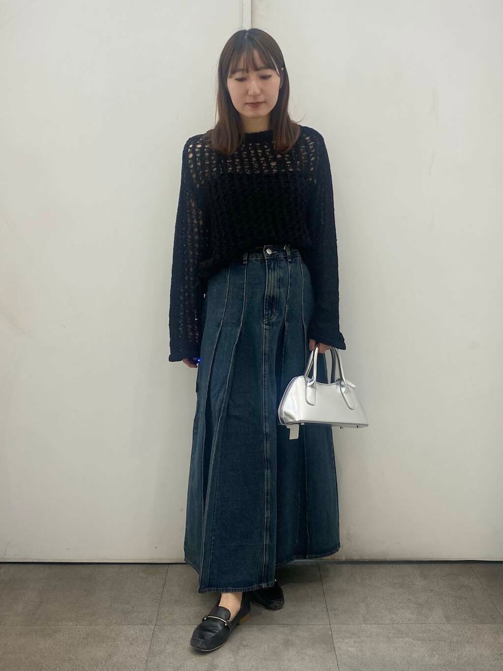 「SENSE OF PLACE by URBAN RESEARCHのハートボストンバッグ（ボストンバッグ、シルバー系）」を使った、naoさん（レディース・158cm）の冬コーディネートの1枚目の写真