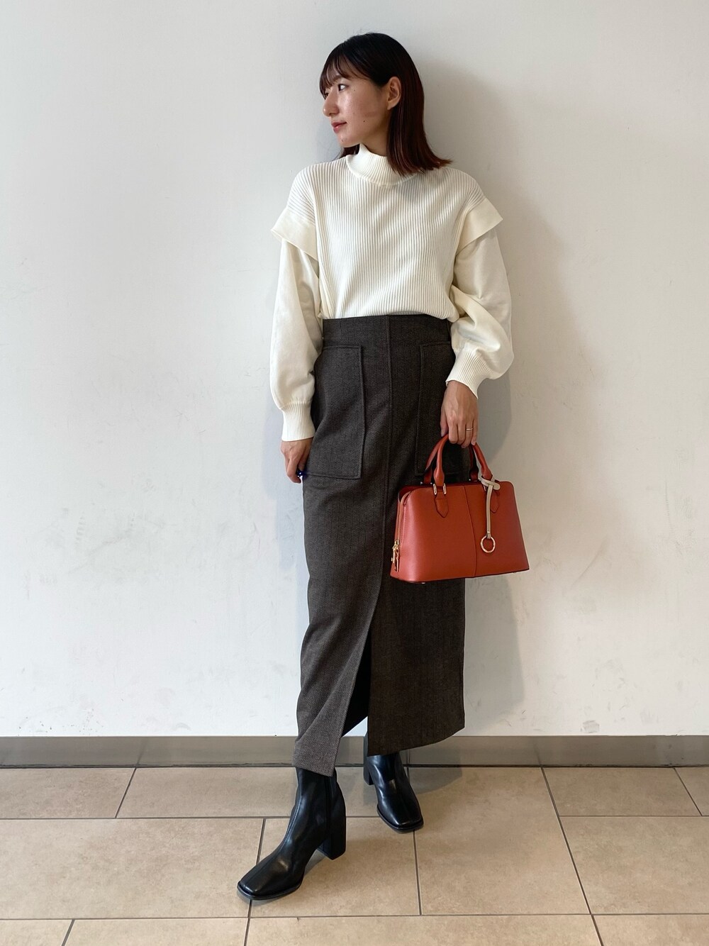「プチプラ、キレイめコーデ、シンプルスタイル、大人コーデ、オトナカワイイ、秋服コーデ、ニツト、メルトン、タイトスカート、ブーツ、センスオブプレイス、SENSEOFPLACE、アーバンリサーチ、ロデスコ、RODE SKO」｜「SENSE OF PLACE by URBAN RESEARCHの『柴田ひかりさん着用』スクエアトウセンターシームストレッチブーツ（ブーツ、ブラック系）」を使った、naoさん（レディース・158cm）の秋コーディネートの1枚目の写真