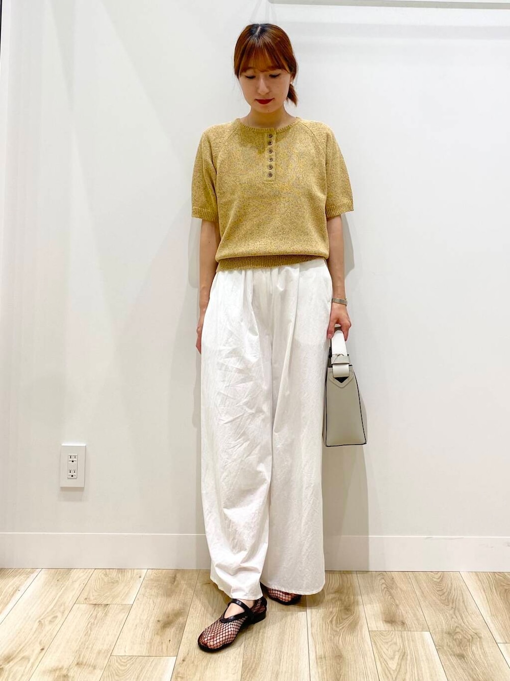 「URBAN RESEARCH DOORSのMIXメランジ半袖ニット（ニット/セーター、イエロー系）」を使った、naoさん（レディース・158cm）の夏コーディネートの1枚目の写真