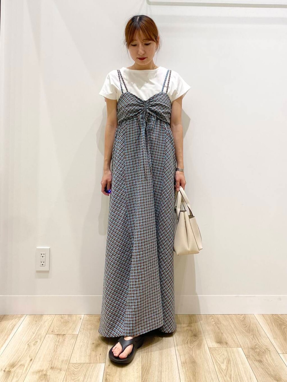 「RODE SKOのプチダブルポケットトートバッグ（トートバッグ、ホワイト系）」を使った、naoさん（レディース・158cm）の夏コーディネートの1枚目の写真
