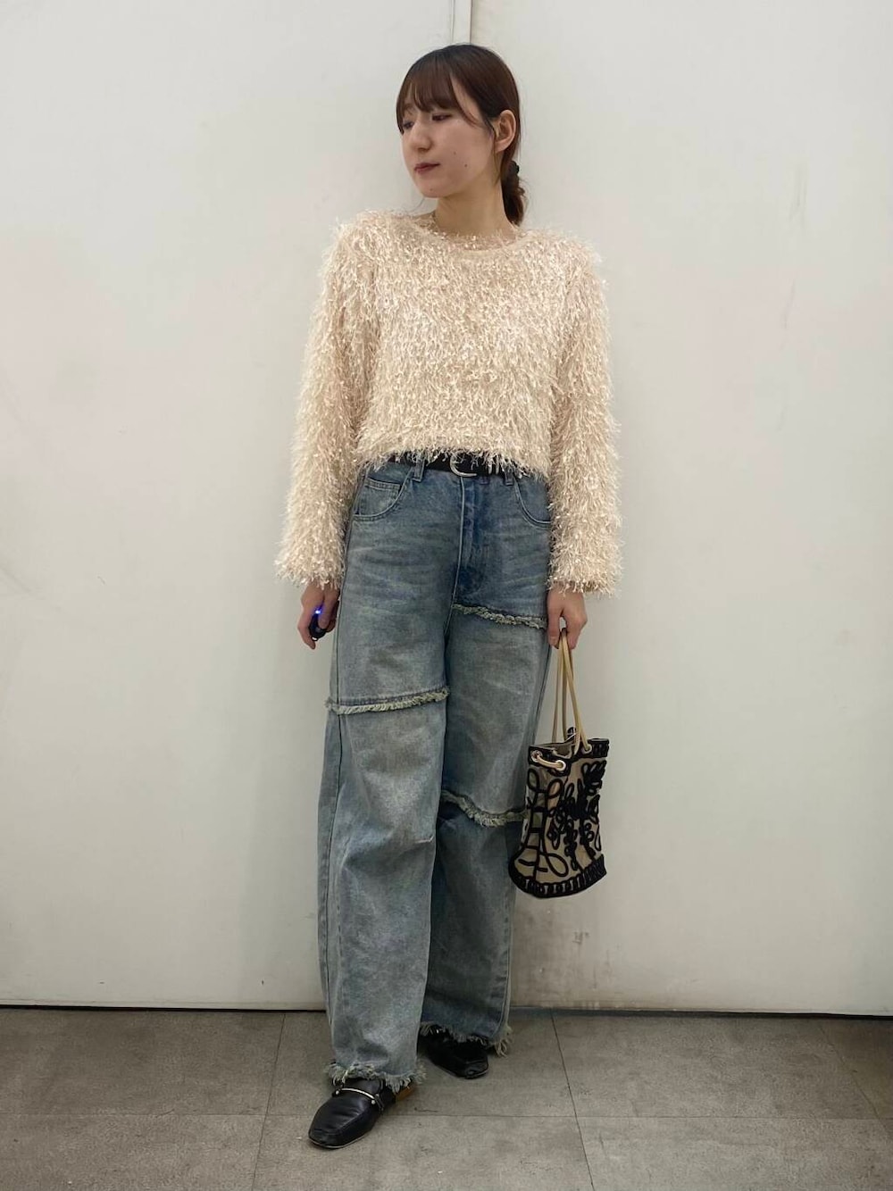 「SENSE OF PLACE by URBAN RESEARCHのパッチワークカーブデニム（デニムパンツ、ブルー系）」を使った、naoさん（レディース・158cm）の春コーディネートの1枚目の写真
