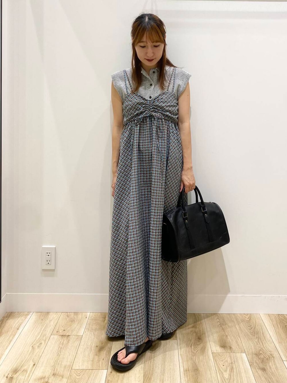 「KBFのヴィンテージライクボストンBAG（ボストンバッグ、ブラック系）」を使った、naoさん（レディース・158cm）の夏コーディネートの1枚目の写真