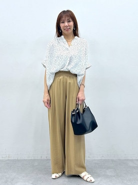 「Elura（エルーラ）のグルカパンプス/637045（パンプス、ホワイト系）」を使った、atsukoさん（レディース・162cm）の春コーディネート