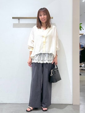 「Elura（エルーラ）のリュクスラインテープバッグ/5799686（ハンドバッグ、ブラック系）」を使った、atsukoさん（レディース・162cm）の春コーディネート