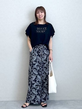 「Elura（エルーラ）のスクエアートゥ華奢サンダル/646445（サンダル、ブラック系）」を使った、atsukoさん（レディース・162cm）の夏コーディネート
