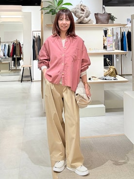 「Elura（エルーラ）のコーデュロイシャツ/1049457（シャツ/ブラウス、ピンク系）」を使った、atsukoさん（レディース・162cm）の秋コーディネート