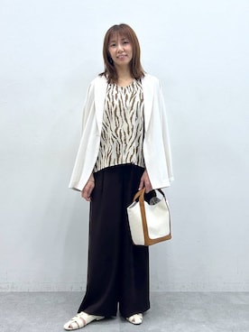 「Elura（エルーラ）のグルカパンプス/637045（パンプス、ホワイト系）」を使った、atsukoさん（レディース・162cm）の春コーディネート