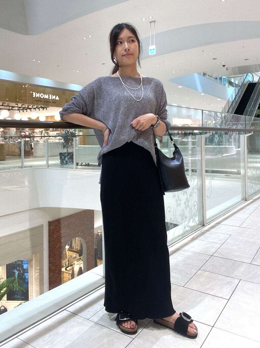 「シアー、シアートップス、シアーニット、リブニット、リブタイトスカート、リブスカート、夏、夏コーデ、夏服、夏ファッション、夏服コーデ、おでかけコーデ、スカート、タイトスカート、大人カジュアル」｜「RIVE DROITEの【好評につき新色追加決定】メランジルーズニット（ニット/セーター、グレー系）」を使った、kotoko0712さん（骨格ストレート・レディース・162cm）の夏コーディネートの1枚目の写真