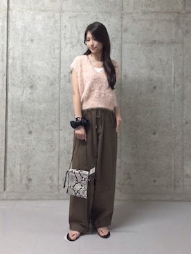 「RIVE DROITE（リヴドロワ）のドロストベイカーパンツ（その他パンツ、グリーン系）」を使った、kotoko0712さん（レディース・162cm）の夏コーディネート