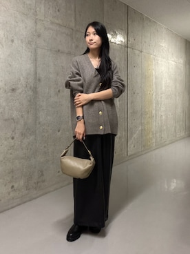 「RIVE DROITE（リヴドロワ）のヘアリーラメVネックカーデ（オフィスカジュアル/秋服/冬服）（カーディガン/ボレロ、グレー系）」を使った、kotoko0712さん（レディース・162cm）の秋コーディネート
