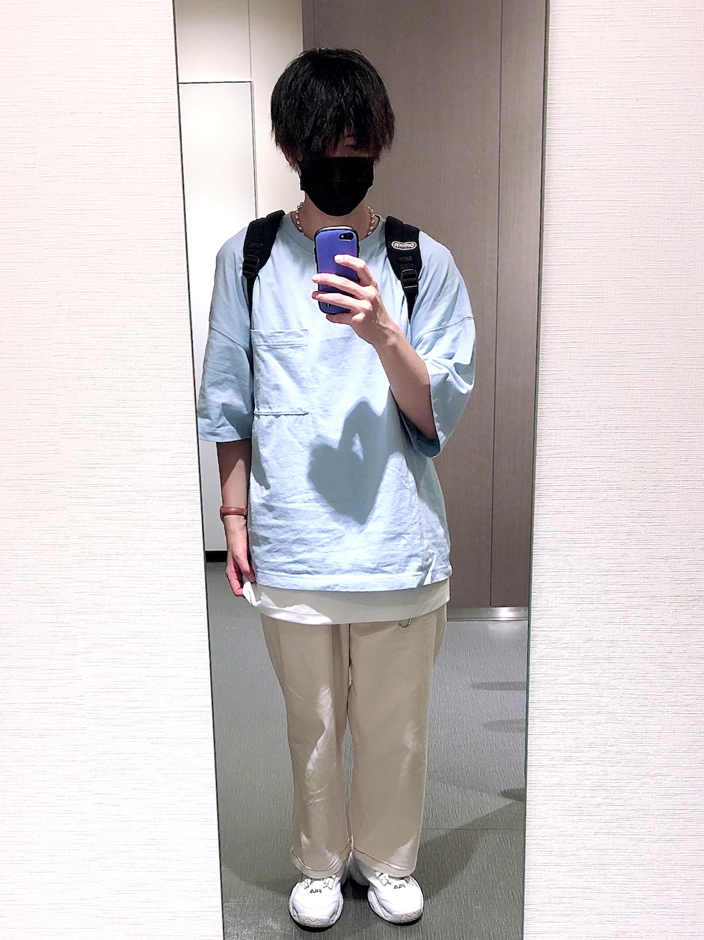 「今日のコーデ、ビックシルエット、ゆるコーデ、白パンツ、カジュアルコーデ、白、ライトブルー、GU、GUコーデ、ビッグT」｜「FILAのプロヴィナンス（スニーカー、ホワイト系）」を使った、summerさん（メンズ・178cm）の夏コーディネートの1枚目の写真