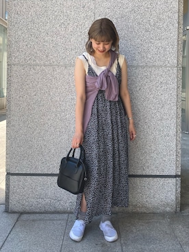 「たすき掛け」｜「アイテム（スリッポン）」を使った、ミスズさん（レディース・161cm）の夏コーディネート