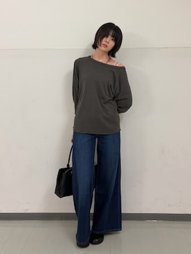 「URBAN RESEARCH DOORS（アーバンリサーチドアーズ）のドライタッチラグランニットプルオーバー（ニット/セーター、グレー系）」を使った、永山新菜  ninさん（レディース・155cm）の秋コーディネート