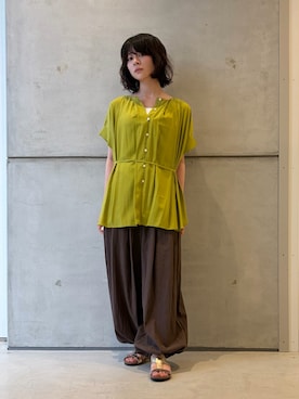 「URBAN RESEARCH ROSSO（アーバンリサーチロッソ）の『一部WEB限定カラー』タックデザインブラウス（シャツ/ブラウス、グリーン系）」を使った、永山新菜  ninさん（レディース・155cm）の夏コーディネート