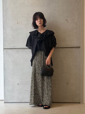「URBAN RESEARCH（アーバンリサーチ）のハーフスリーブラッフルブラウス（シャツ/ブラウス、ブラック系）」を使った、永山新菜  ninさん（レディース・155cm）の夏コーディネート