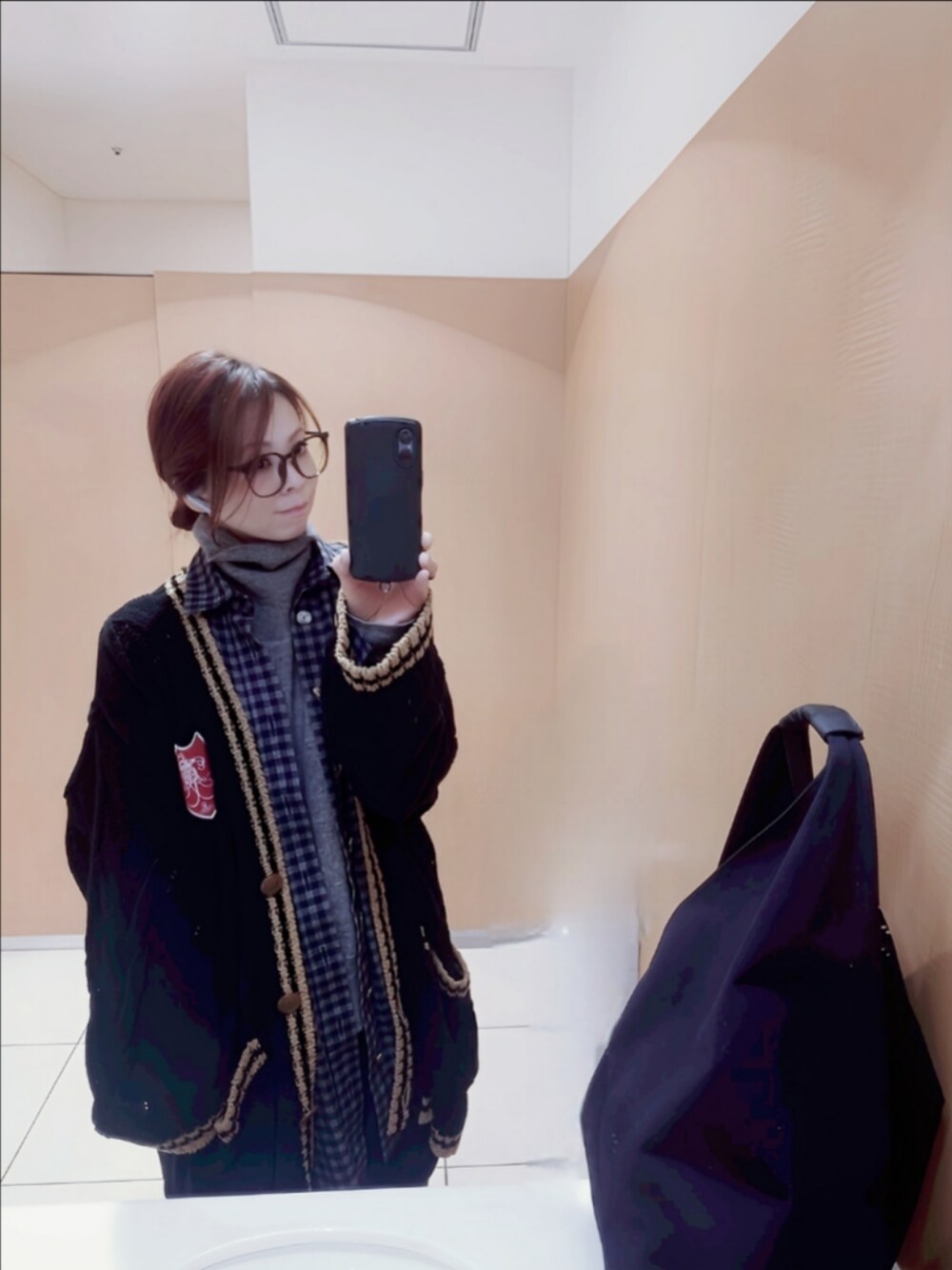 「Vivienne Westwoodのアイテム（カーディガン/ボレロ、ブルー系）」を使った、kuuuuuuumaaさん（レディース・156cm）の冬コーディネートの1枚目の写真