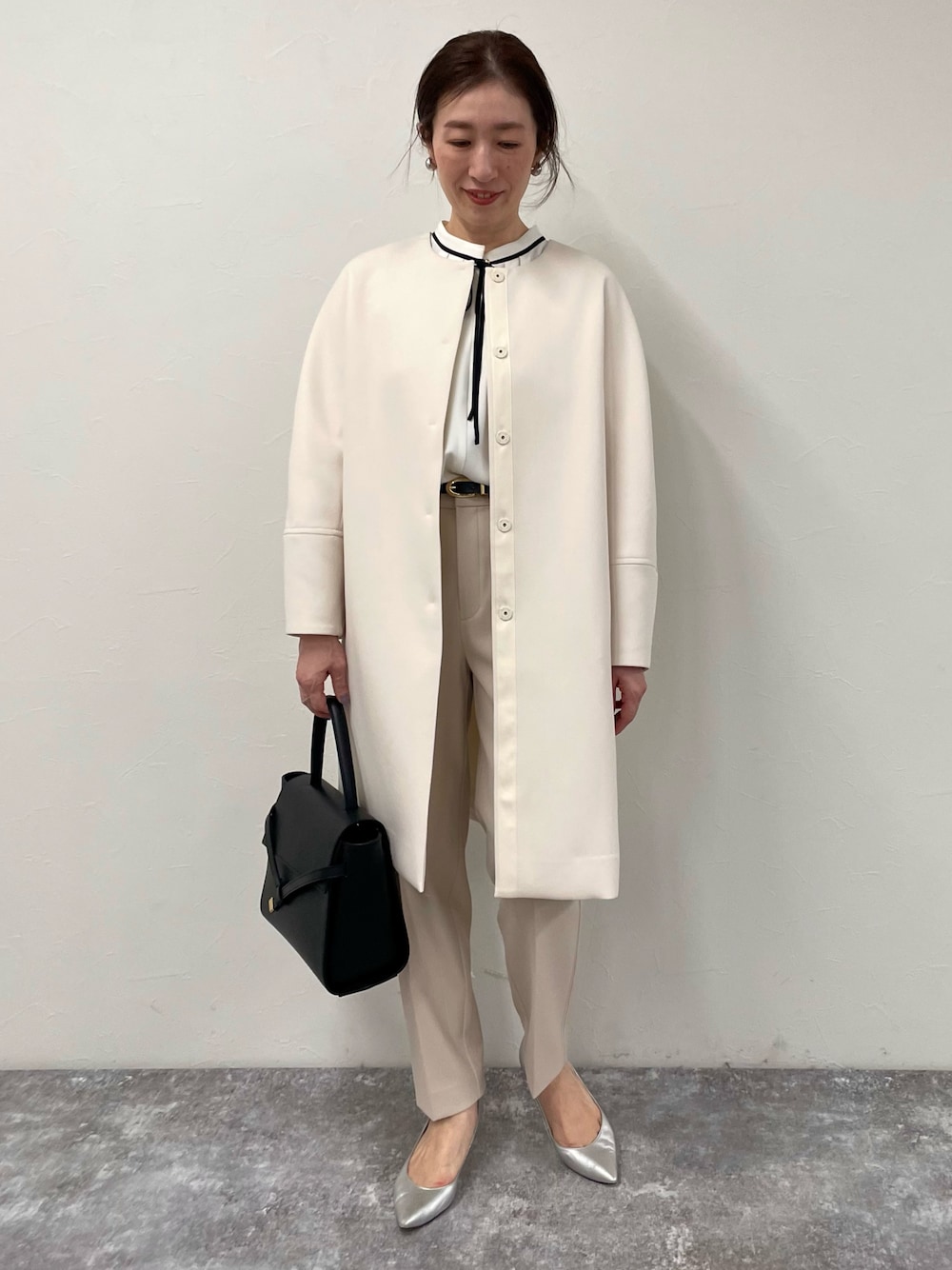 ウォッシャブル軽量トリプルクロスサテン切替クルーネックコートを使っ