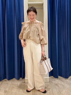 「NOLLEY’S Sophi（ノーリーズソフィ）のウォッシャブルシアーシルクワッシャーオフショルブラウス（シャツ/ブラウス、イエロー系）」を使った、yuko yamaguchiさん（レディース・158cm）の春コーディネート