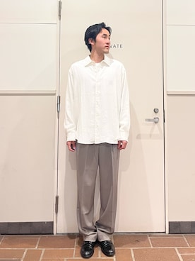 「URBAN RESEARCH DOORS（アーバンリサーチドアーズ）の『UR TECH』完声2タックワイドトラウザー（その他パンツ、ベージュ系）」を使った、Jasmineさん（メンズ・173cm）の春コーディネート