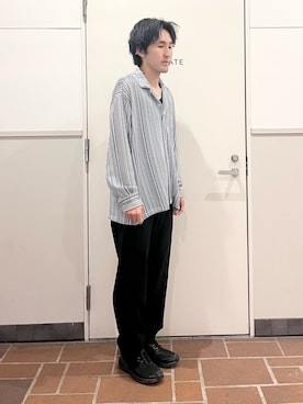 「ITEMS URBANRESEARCH（アイテムズ アーバンリサーチ）のマルチストライプレースオープンカラーシャツ（シャツ/ブラウス、ブラック系）」を使った、Jasmineさん（メンズ・173cm）の春コーディネート