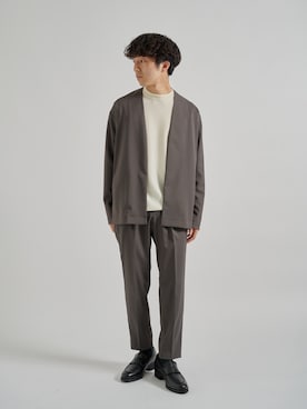 「アイテム（ノーカラージャケット、グレー系）」を使った、UNITED TOKYO MENSさん（メンズ・172cm）の秋コーディネート