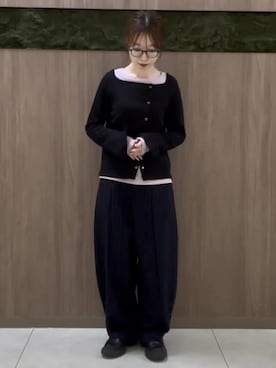 「earth music&ecology（アースミュージックアンドエコロジー）のアシメ釦ツイストテレコカットソー（Tシャツ/カットソー、ブラック系）」を使った、earth music&ecology officialさん（レディース・152cm）の春コーディネート