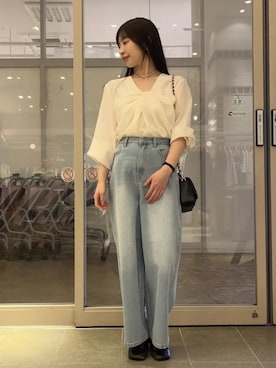 「earth music&ecology（アースミュージックアンドエコロジー）の2WAYチェーンコンパクトバッグ（ショルダーバッグ、ブラック系）」を使った、earth music&ecology officialさん（レディース・152cm）の春コーディネート