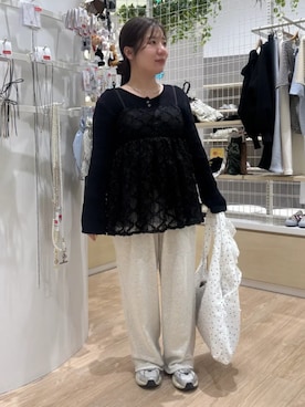 「earth music&ecology（アースミュージックアンドエコロジー）のレースレイヤード風スウェットパンツ（その他パンツ、ホワイト系）」を使った、earth music&ecology officialさん（レディース・152cm）の春コーディネート