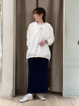 「earth music&ecology（アースミュージックアンドエコロジー）のアノラックフーディ（パーカー、ホワイト系）」を使った、earth music&ecology officialさん（レディース・152cm）の春コーディネート