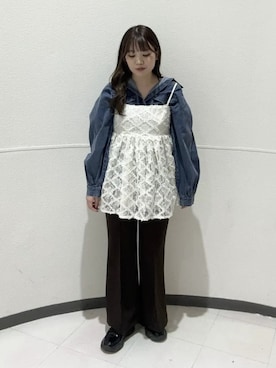 「earth music&ecology（アースミュージックアンドエコロジー）のスニーカーローファー（ローファー、ブラック系）」を使った、earth music&ecology officialさん（レディース・152cm）の春コーディネート