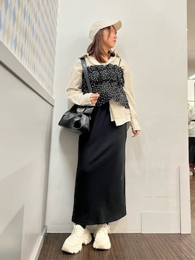 「earth music&ecology（アースミュージックアンドエコロジー）のアイテム（ショルダーバッグ、ブラック系）」を使った、earth music&ecology officialさん（レディース・155cm）の秋コーディネート