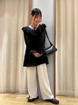 「earth music&ecology（アースミュージックアンドエコロジー）のアイテム（ショルダーバッグ、ブラック系）」を使った、earth music&ecology officialさん（レディース・158cm）の秋コーディネート