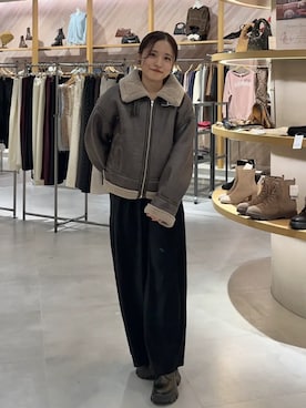 「アイテム（ムートンコート）」を使った、earth music&ecology officialさん（レディース・153cm）の秋コーディネート