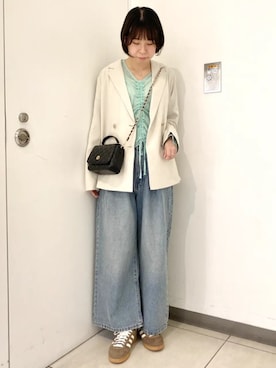 「earth music&ecology（アースミュージックアンドエコロジー）のアソート金ボタンジャケット（テーラードジャケット、ホワイト系）」を使った、earth music&ecology officialさん（レディース・152cm）の春コーディネート